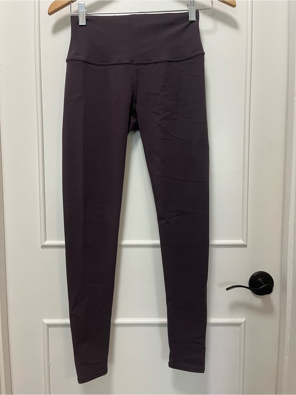ALO Yoga High-Rise Leggings in Dark Plum - Picture 2 of 3